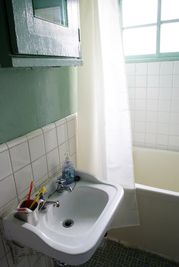 バスルーム、トイレと一緒でシャワーが使えます。 - 131 HOUSE レンタル撮影スタジオの室内の写真
