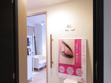 ゆったりとリラックスして施術していただける24時間予約可能のあなた専用プライベートサロン。『QUICK MATSUGE恵比寿店』 - QUICK MATSUGE恵比寿 恵比寿　ネイル・まつエク・スペースの入口の写真