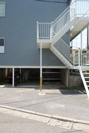 こちらの階段を上がって直進してください。詳細はご予約後に。 - mamespaceの入口の写真