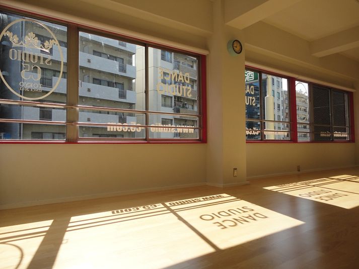 朝陽の当たるスタジオ - STUDIO C5 駅近！窓の大きい明るいダンススタジオの室内の写真