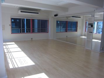 1室のみなので貸切となります - STUDIO C5 駅近！窓の大きい明るいダンススタジオの室内の写真