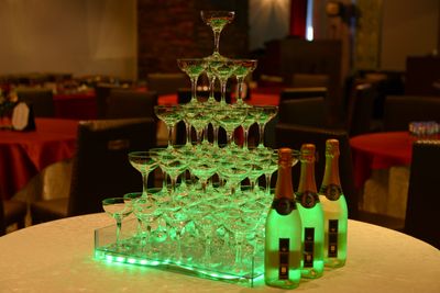 シャンパンタワーで会場が盛り上がる！ - パセラリゾーツ新宿本店 スリーモンキーズカフェ新宿店の設備の写真