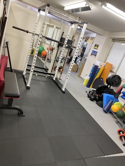 治療室、トレーニングスペース - 台東すこやか整骨院