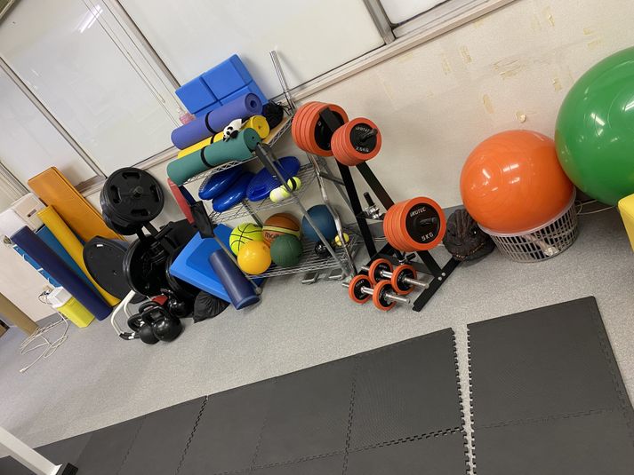 治療室、トレーニングスペース - 台東すこやか整骨院