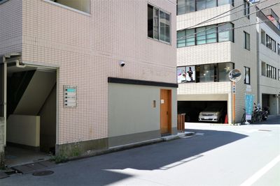 ユーエスビル入り口（写真左側） - Lucky⭐︎star 多目的スペースの外観の写真