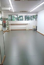 中村隆彦ダンススタジオ北習志野 ダンススタジオの室内の写真
