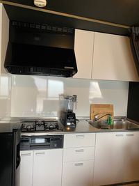 三口コンロと高級ミキサー - レンタルスペース「KARARO」 レンタルスタジオの設備の写真