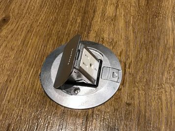 コンセント利用できます - D➜スタート心斎橋 【心斎橋駅徒歩５分！】コワーキングスペース(2名様）の設備の写真