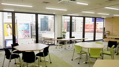 大型窓で採光性抜群です - 新橋ワークショップ会場 セミナールーム A+Bの室内の写真