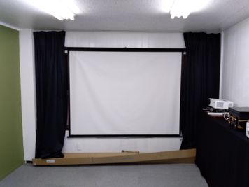 スクリーンもあります。 - 大京クラブ【レンタルスペース】 【多目的スペース】の設備の写真
