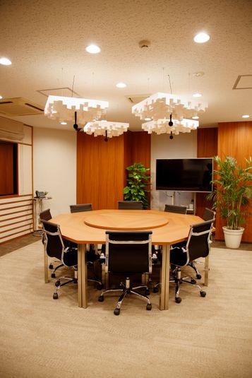 ❶防音設備で撮影向きのお部屋（レイアウト変更も可能） - TGIマーケティング グループインタビュールーム赤坂Aの室内の写真
