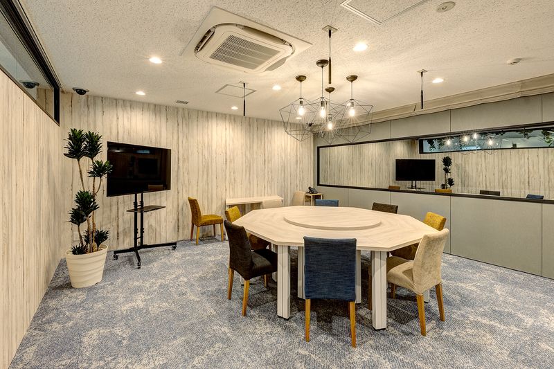 ❶防音設備で撮影向きのお部屋（レイアウト変更も可能） - TGIマーケティング グループインタビュールーム赤坂Bの室内の写真