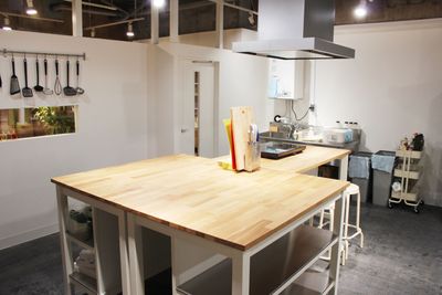 広い、調理スペース15㎡ - レンタルスペース 　パズル浅草橋 レンタルキッチン スペースの室内の写真