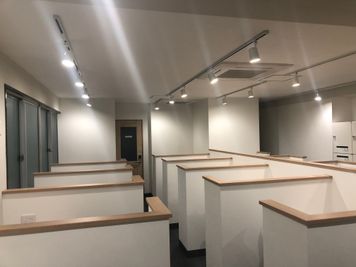 【閉店】コワーキングスペース和と匠の時 ブース席（半個室タイプ）の室内の写真