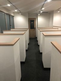 【閉店】コワーキングスペース和と匠の時 ブース席（半個室タイプ）の室内の写真