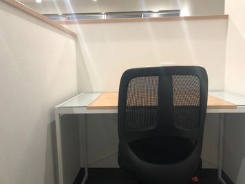 【閉店】コワーキングスペース和と匠の時 ブース席（半個室タイプ）の室内の写真