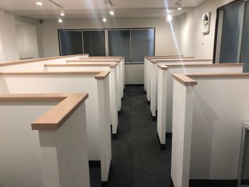 【閉店】コワーキングスペース和と匠の時 ブース席（半個室タイプ）の室内の写真