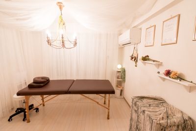 玄関から廊下を通り、室内扉を開いた先の様子がこちら＾＾ - コットンハウス大宮レンタルサロン ルピア大宮 レンタルサロンの室内の写真