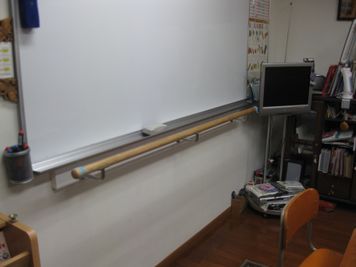 液晶テレビ＆DVDプレイヤー。 - 湘南中文學苑 2号館・中文學苑教室の設備の写真