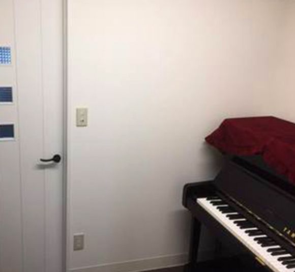 アキバレエスタジオMCジョイアス ピアノ、歌、楽器などの個人練習に。の室内の写真