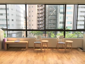 窓解放OK - DanceStudioHeily レンタルダンススペースの室内の写真