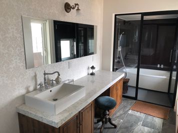 洗面台もゆったりお使いいただけます💄 - アンティークス犬山 アンティークス犬山｜貸切スペースの室内の写真