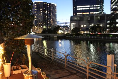 テラスからは芝浦の高層ビル群の夜景も楽しめます。 - ラウンジクリブの室内の写真