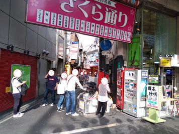 店のすぐ横は喫煙所等にしていますので
人溜まりになるスポットです
喫煙はこちらで - 【京橋】大京クラブｰレンタルスペース【DaikyoClub】 【 京橋‐軒先スペース 】プロモーションスペース👫の室内の写真