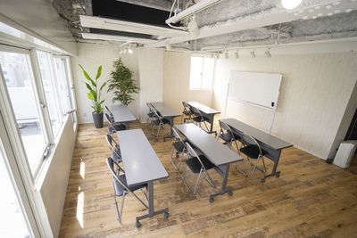 長机&ホワイトボードセット(有料) - Space et cetera 大須店 「Space et cetera(スペースエトセトラ」の設備の写真