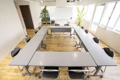 長机&ホワイトボードセット02(有料) - Space et cetera 大須店 「Space et cetera(スペースエトセトラ」の設備の写真