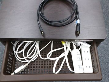 延長コード　2本
HDMIケーブル　1本
（タイプAオス - タイプAオス） - シェアプレ 貸会議室 神保町 コトリノトリコの設備の写真
