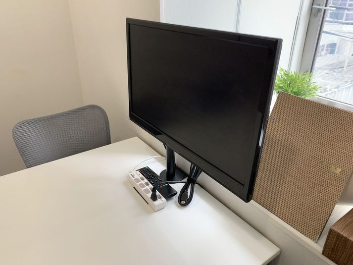 【4名用】少人数向け会議室 - インスタント会議室 横浜店