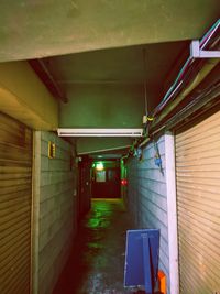 怪しい雰囲気の地下通路です。
電気を消すとこんな雰囲気の撮影も可能です。 - 黒門カルチャーファクトリー 撮影スタジオ・秘密のイベント会場の入口の写真