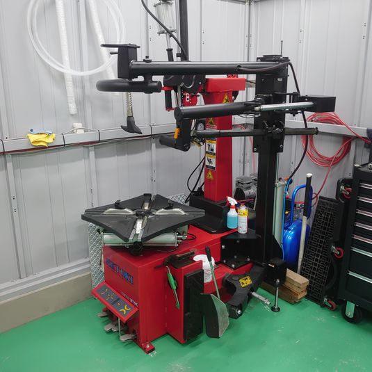 レンタルガレージ／レンタルピット - けんちゃん工房