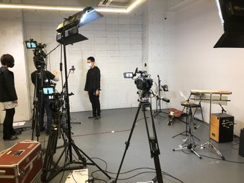 撮影風景①
お持ち込みの機材で多種多様な撮影が可能です。 - in the house / Nishiwaseda ★イベント実績多数★おしゃれな地下空間でイベント・展示会・撮影の室内の写真