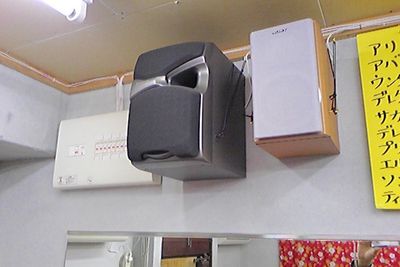 天井設置のスピーカー - 【京都伏見】Johnny 貸しスタジオ 格安 貸しスタジオ Johnnyの室内の写真