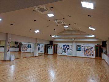 勝又ダンススクール 貸しホールの室内の写真