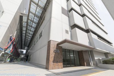 BIZcomfort大阪ベイタワ― 10名用貸会議室の入口の写真