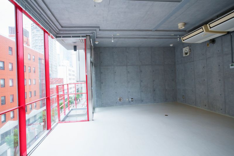コンクリートの打ちっぱなしのシンプルな壁面です。 - IWA-P スタジオ神南 撮影スタジオ、レンタルスタジオの室内の写真