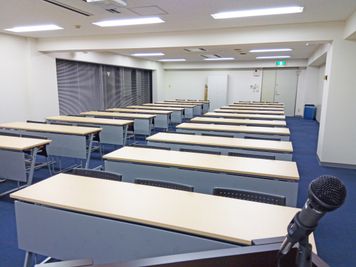 四ツ橋・サンワールドビル２号室（スクール形式） - SMG/四ツ橋・サンワールドビル ＳＭＧ貸し会議室/サンワールドビル2号室の室内の写真