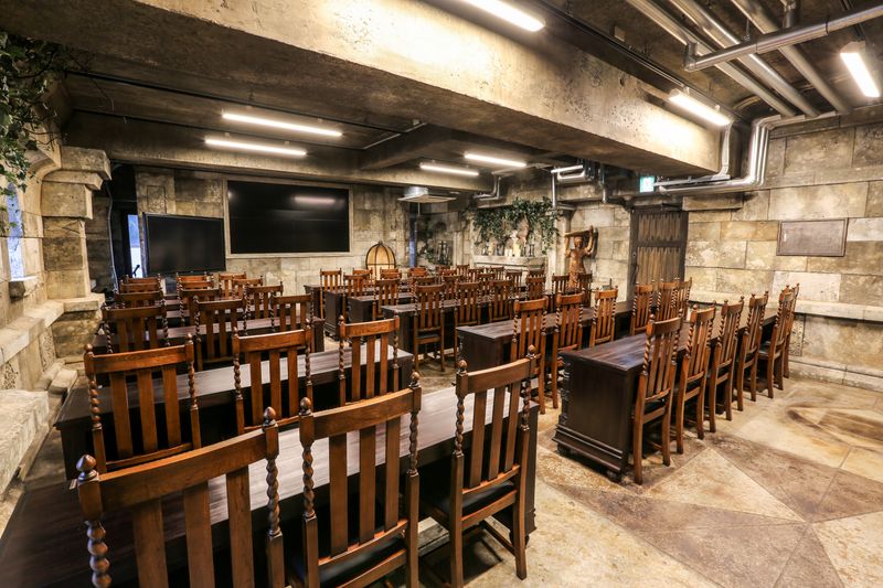 【魔法学校】TVでも使用 集客も満足度もUPする話題性抜群の会場 - アイデアの城 秋葉原 内装費1億円の非日常空間