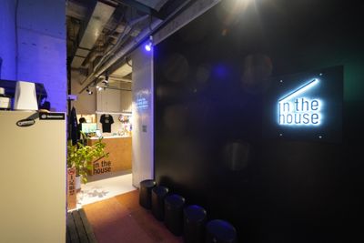 in the house / Nishiwaseda B studioの入口の写真