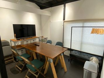 2F別室（別料金）
バックヤード/メイクルームなどにて利用可能です。 - SOCIAL TOKYO ギャラリー&エキシビジョンの室内の写真