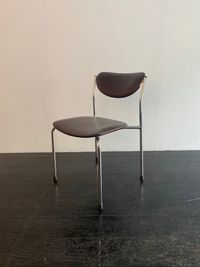 椅子2×2脚 - SOCIAL TOKYO ギャラリー&エキシビジョンの設備の写真
