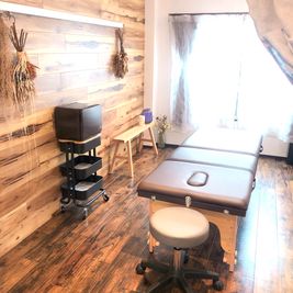 エステ、鍼灸、マツエク などの美容施術がおこなます。 - agápi (アガピ) サロンスペース&レンタルスペースの室内の写真