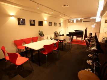 演奏やパーティに最適。綺麗なスペースで楽しいひと時を。 - 能見台駅2分の防音貸切スペース