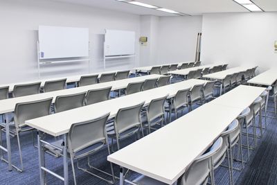 カーニープレイス4F（スクール形式） - SMG/本町・カーニープレイス ＳＭＧ貸し会議室/カーニープレイス本町ビルの室内の写真