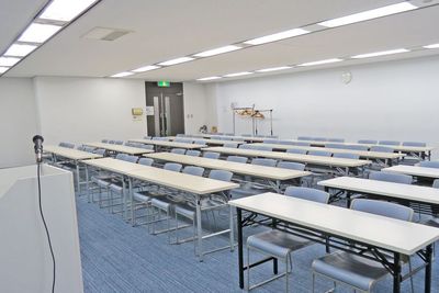 カーニープレイス4F（スクール形式） - SMG/本町・カーニープレイス ＳＭＧ貸し会議室/カーニープレイス本町ビル４階の室内の写真