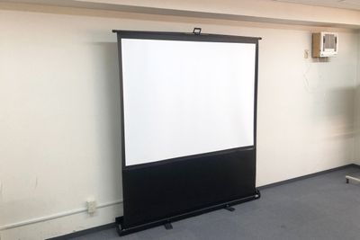 無料備品・スクリーン（型番は会場によって異なります） - SMG/本町・カーニープレイス 4階の設備の写真