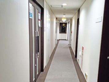 カーニープレイス4F　入口 - SMG/本町・カーニープレイス 4階の入口の写真